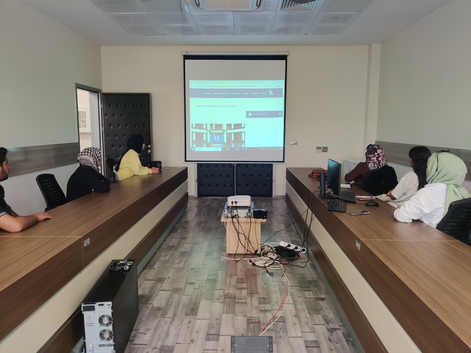 ÜNİVERSİTEMİZDE İŞKUR İŞGÜCÜ UYUM PROGRAMI KAPSAMINDA KATILIMCILARA EĞİTİM VERİLDİ